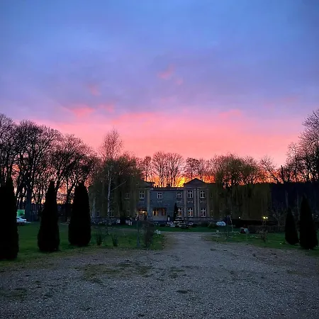 Agroturystyka Palac Camping فندق Wałcz