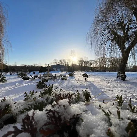 Agroturystyka Palac Camping فندق Wałcz